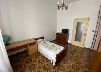 Camera da letto - Appartamento via Isolabella, 13, Carmagnola - foto 13