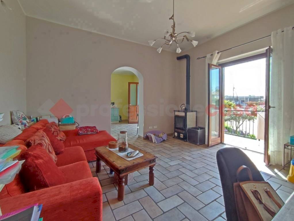 Salone - Casa indipendente via ceserio, Oleggio Castello - foto 2