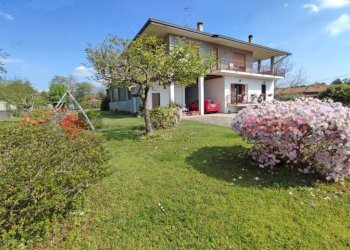 Giardino - Casa indipendente via ceserio, Oleggio Castello - foto 1