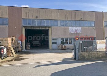 Facciata - Capannone via Delle Robinie, Mezzomerico - foto 1