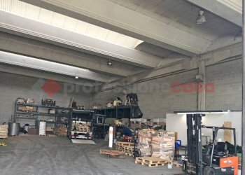 Interno non residenziale - Capannone via Delle Robinie, Mezzomerico - foto 2