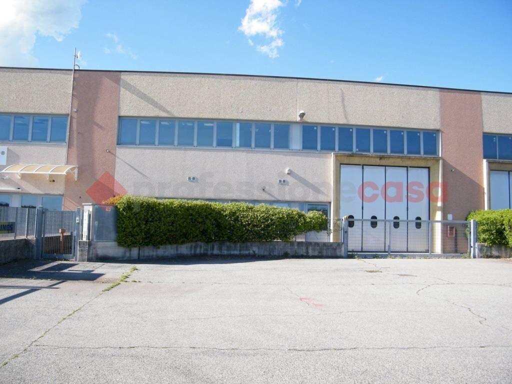 Zona - Capannone via DELLE ROBINIE, Mezzomerico - foto 1