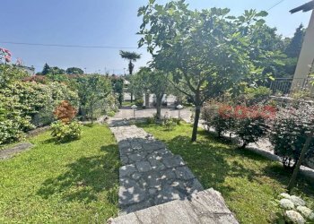 Giardino - Casa indipendente via Sempione, Meina - foto 2