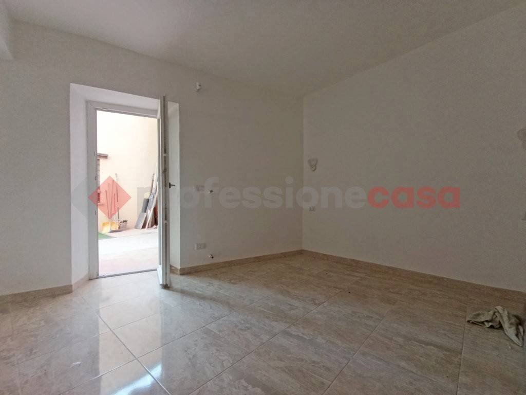 Camera da letto - Bilocale via Crosa, Arona - foto 1