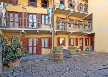 Facciata - Casa indipendente via Porta vigana, Invorio - foto 2