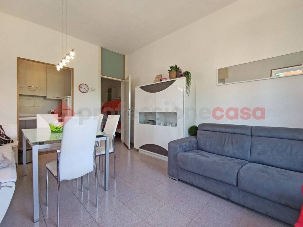 Salone - Villa a Schiera viale Ticino, Castelletto Sopra Ticino - foto 2