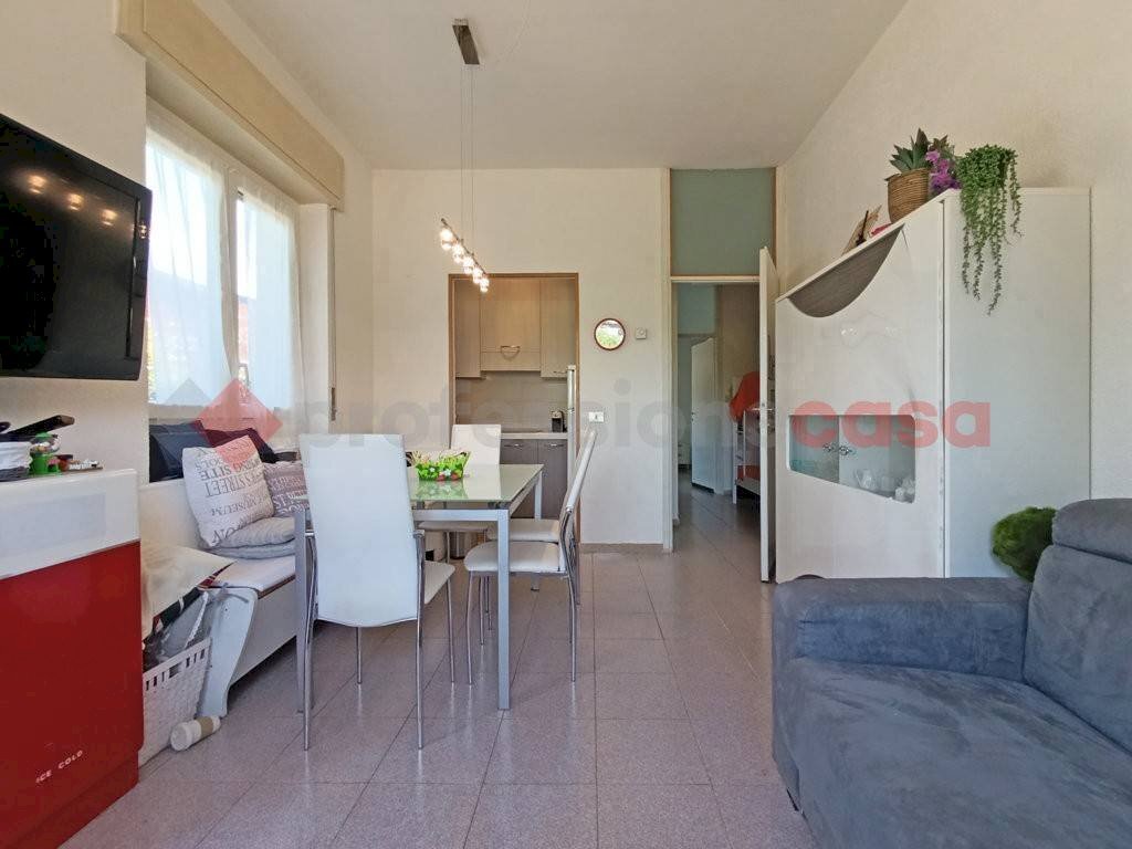 Salone - Villa a Schiera viale Ticino, Castelletto Sopra Ticino - foto 3