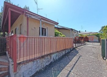 Cortile interno - Villa a Schiera viale Ticino, Castelletto Sopra Ticino - foto 19