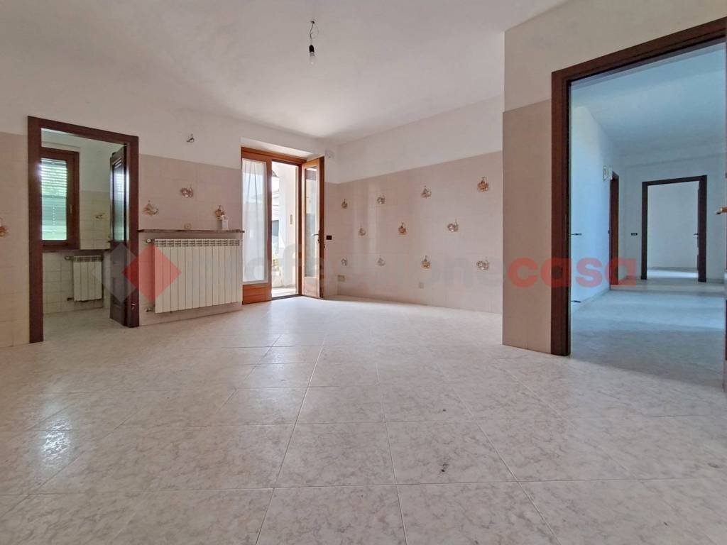Salone - Villa a Schiera via Baraggia, Castelletto Sopra Ticino - foto 3