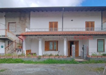 Facciata - Villa a Schiera via Baraggia, Castelletto Sopra Ticino - foto 16