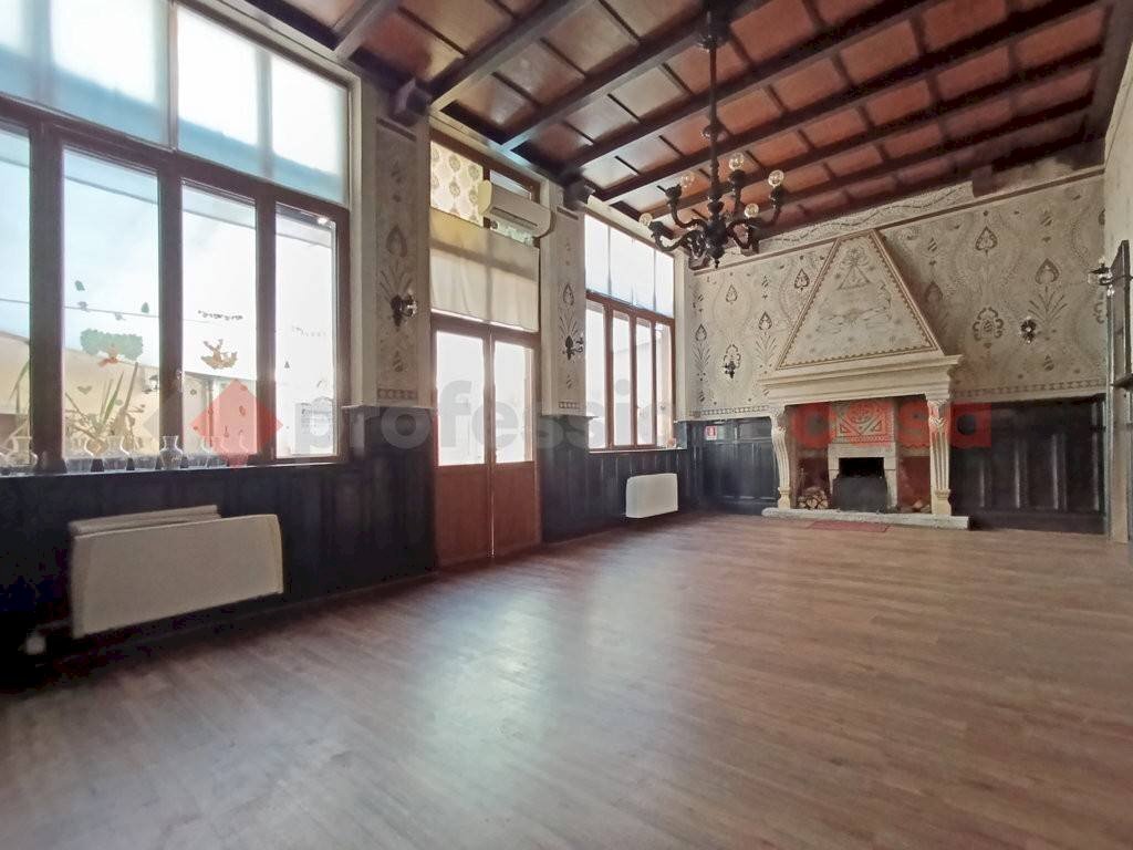 Interno non residenziale - Negozio via Matteotti, Arona - foto 2