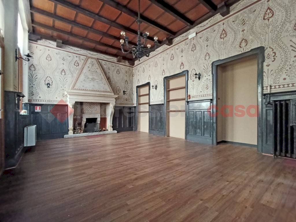 Interno non residenziale - Negozio via Matteotti, Arona - foto 3