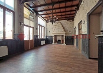 Interno non residenziale - Negozio via Matteotti, Arona - foto 1