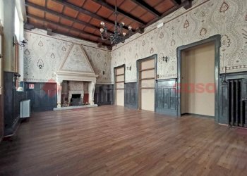 Interno non residenziale - Negozio via Matteotti, Arona - foto 3