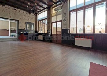 Interno non residenziale - Negozio via Matteotti, Arona - foto 6