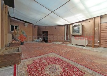 Cortile interno - Negozio via Matteotti, Arona - foto 9