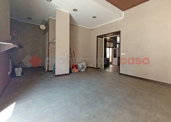 Interno non residenziale - Negozio via Matteotti, Arona - foto 11