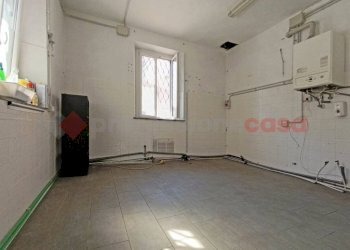 Interno non residenziale - Negozio via Matteotti, Arona - foto 13