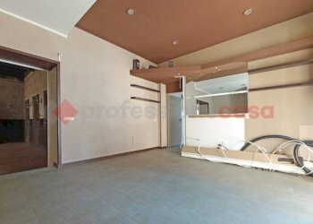 Interno non residenziale - Negozio via Matteotti, Arona - foto 17