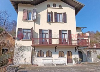 Facciata - Villa via Cavour, Nebbiuno - foto 1