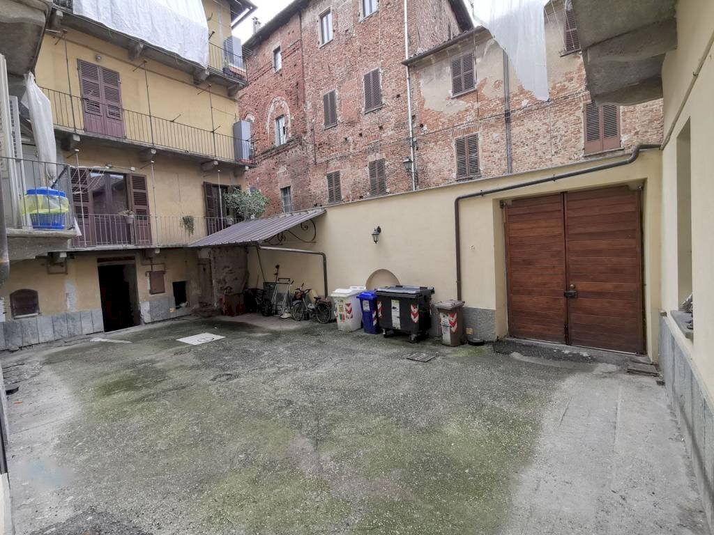 Cortile interno - Four-room apartment via Visca, 5, Chieri - photo 2