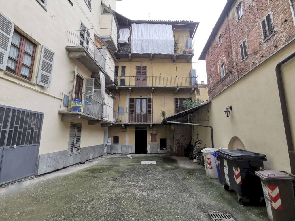 Cortile interno - Four-room apartment via Visca, 5, Chieri - photo 3