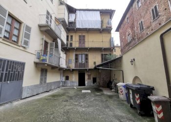 Cortile interno - Quadrilocale via Visca, 5, Chieri - foto 3