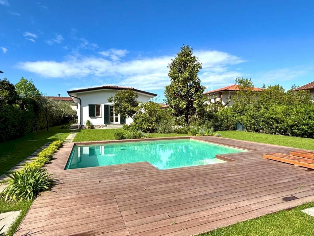 Piscina - Villa via Fratelli Barberi, Forte dei Marmi - photo 1