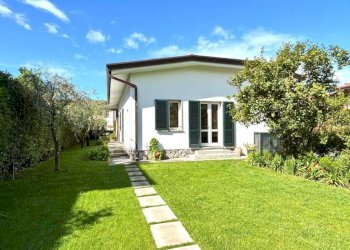 Facciata - Villa via Fratelli Barberi, Forte dei Marmi - foto 3