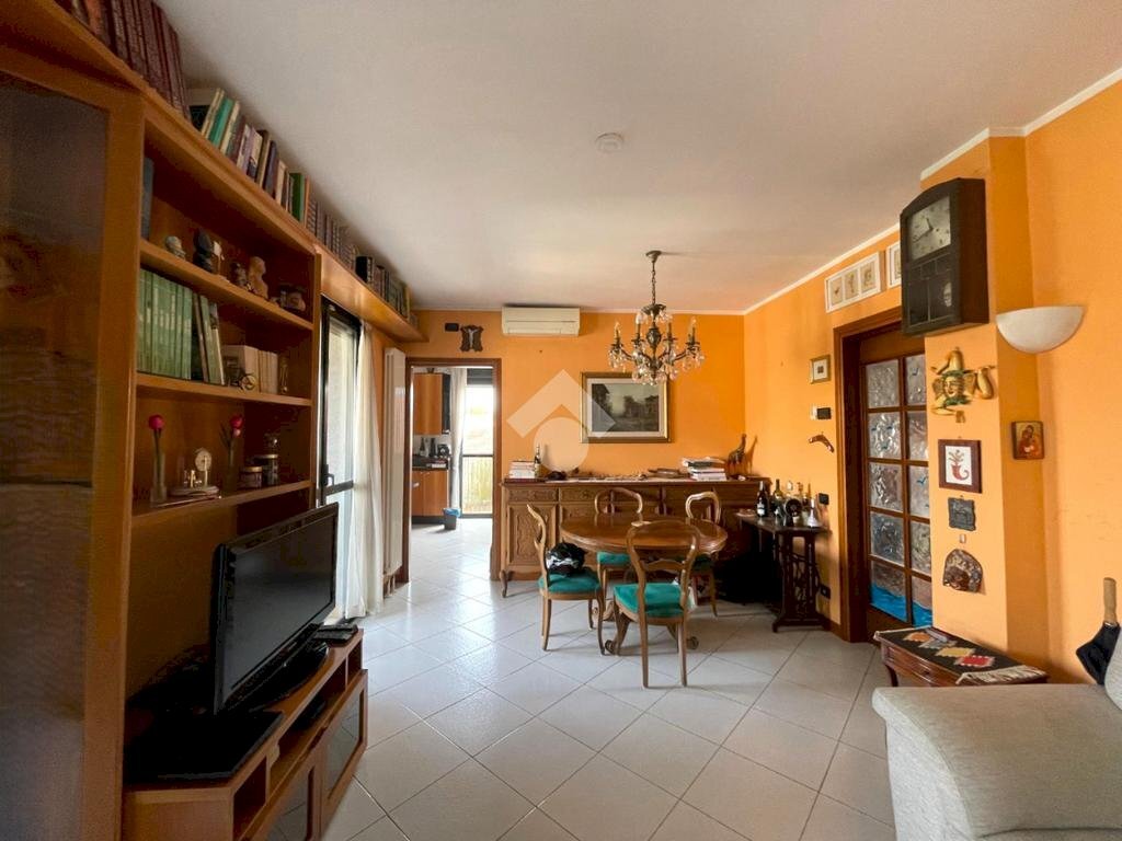 Three-room apartment Via Ovada, Milano (neighborhood Famagosta) - photo 2
