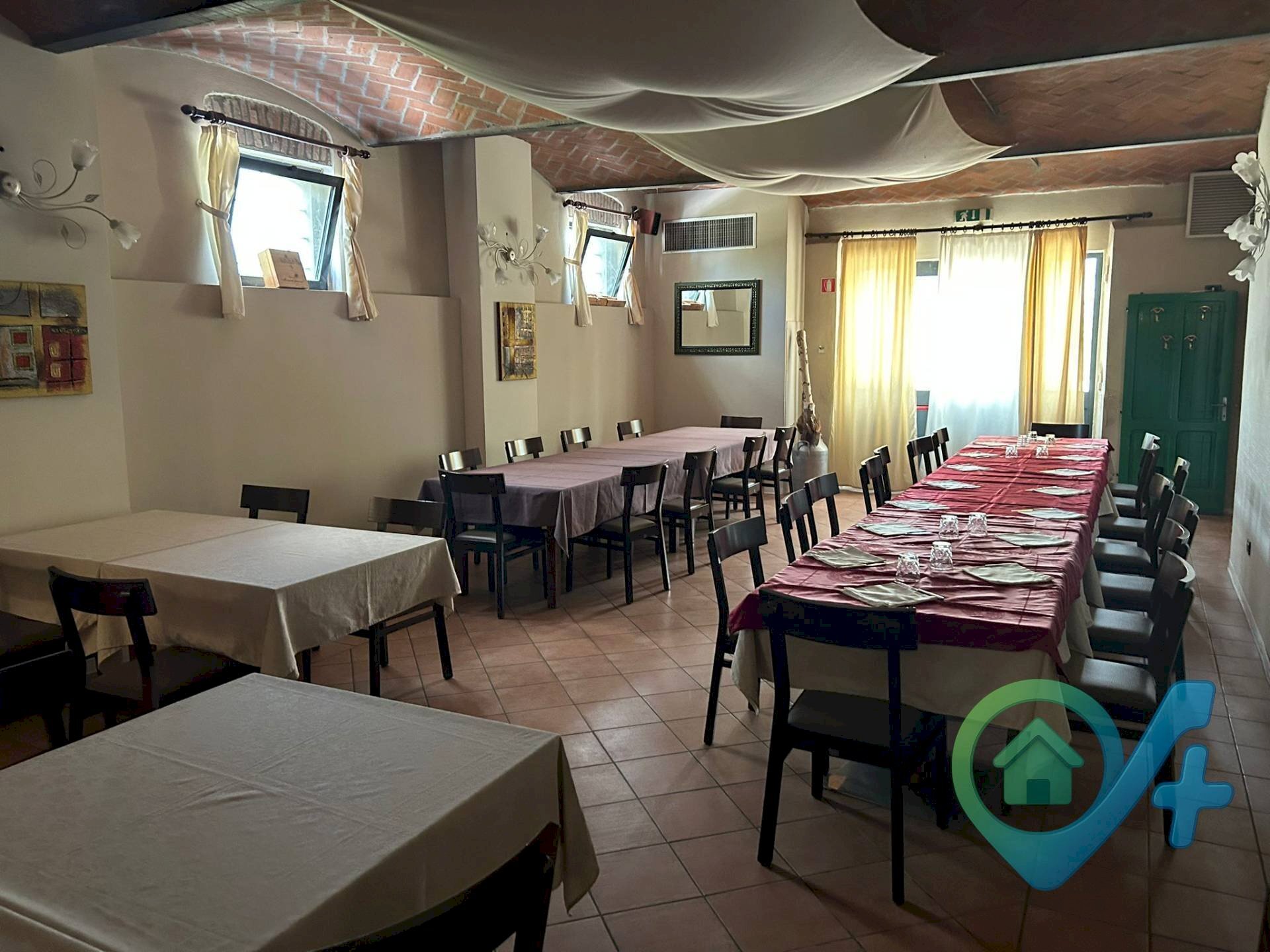 Foto 2 - Commercial Premises Defendi Semeghini
 
25, Quistello - photo 2