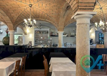 Foto 7 - Commercial Premises Defendi Semeghini
 
25, Quistello - photo 5