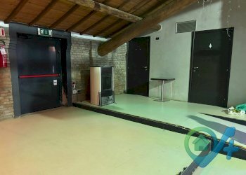 Foto 19 - Commercial Premises Defendi Semeghini
 
25, Quistello - photo 17