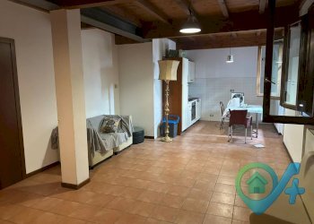 Foto 26 - Commercial Premises Defendi Semeghini
 
25, Quistello - photo 24