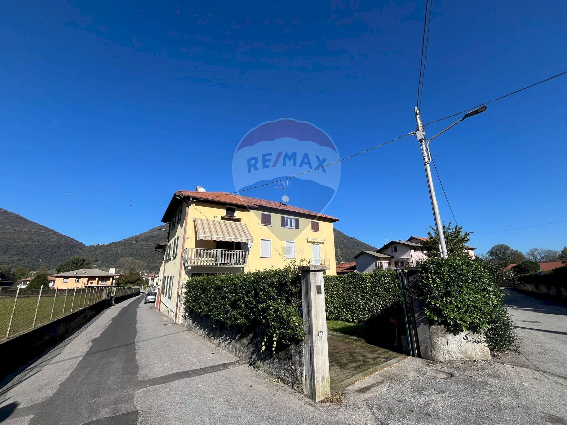 Edificio all\'aperto - Casa semi indipendente Via Giuseppe Verdi
 
7, Cuvio - foto 1