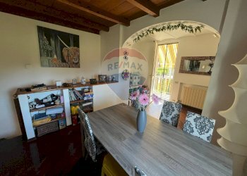 Sala da pranzo - Casa semi indipendente Via Giuseppe Verdi
 
7, Cuvio - foto 4