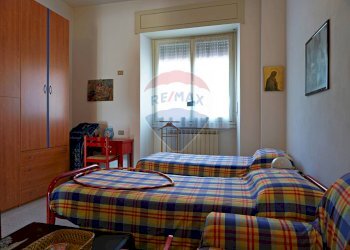 Camera / camera da letto - Trilocale Via Ernesto Tentori
 
1, Duno - foto 6