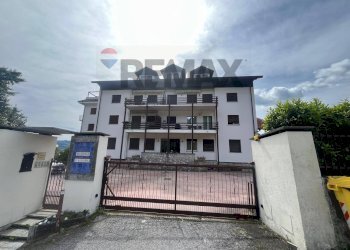 Edificio all\'aperto - Three-room apartment Via Ernesto Tentori
 
1, Duno - photo 1