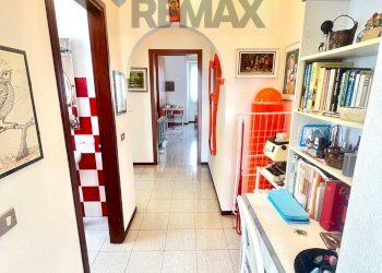 Hall / corridoio - Three-room apartment Via Ernesto Tentori
 
1, Duno - photo 4