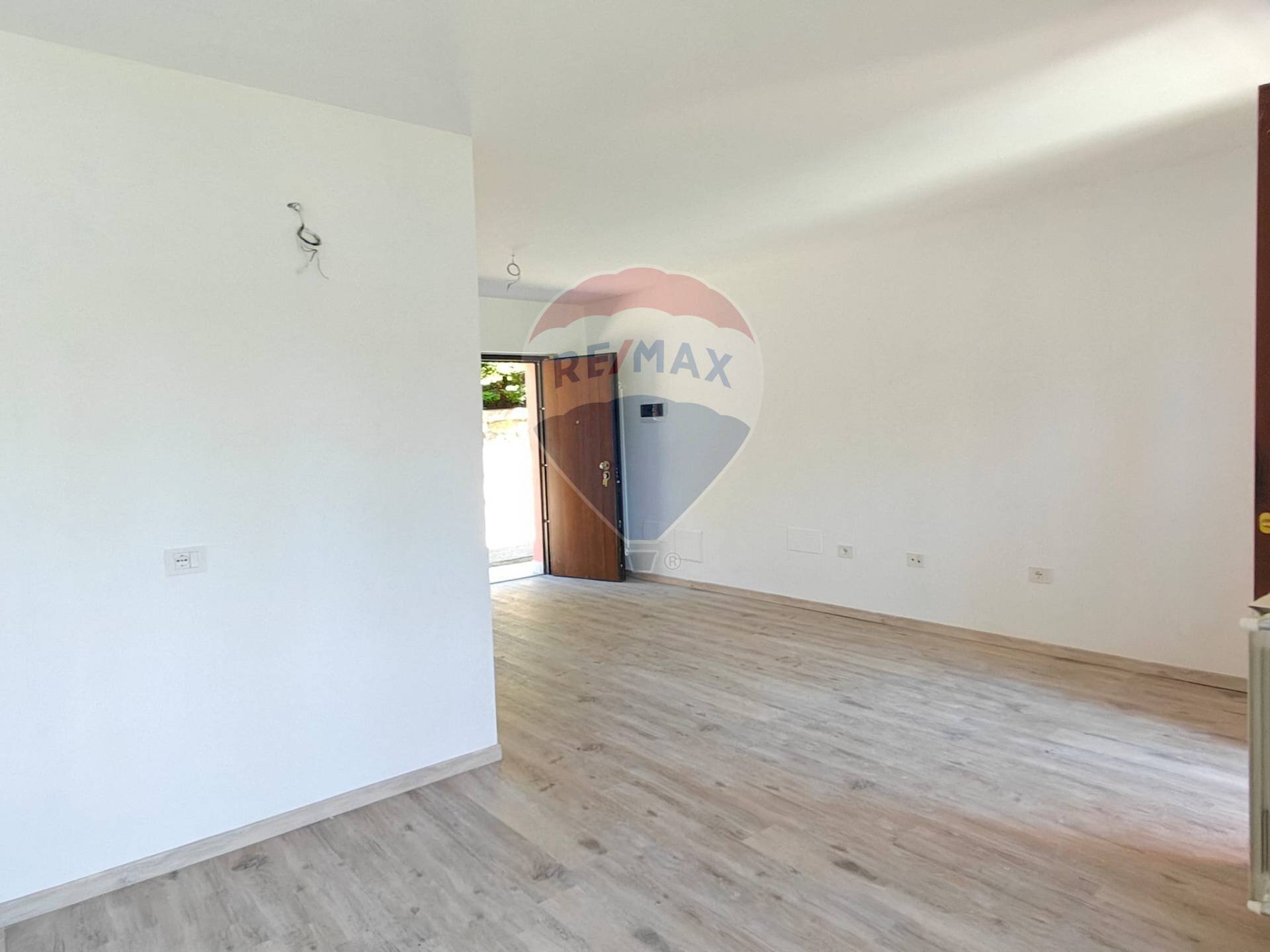 Stanza vuota - Villa a Schiera Via Cascine
 
10, Montegrino Valtravaglia - foto 2