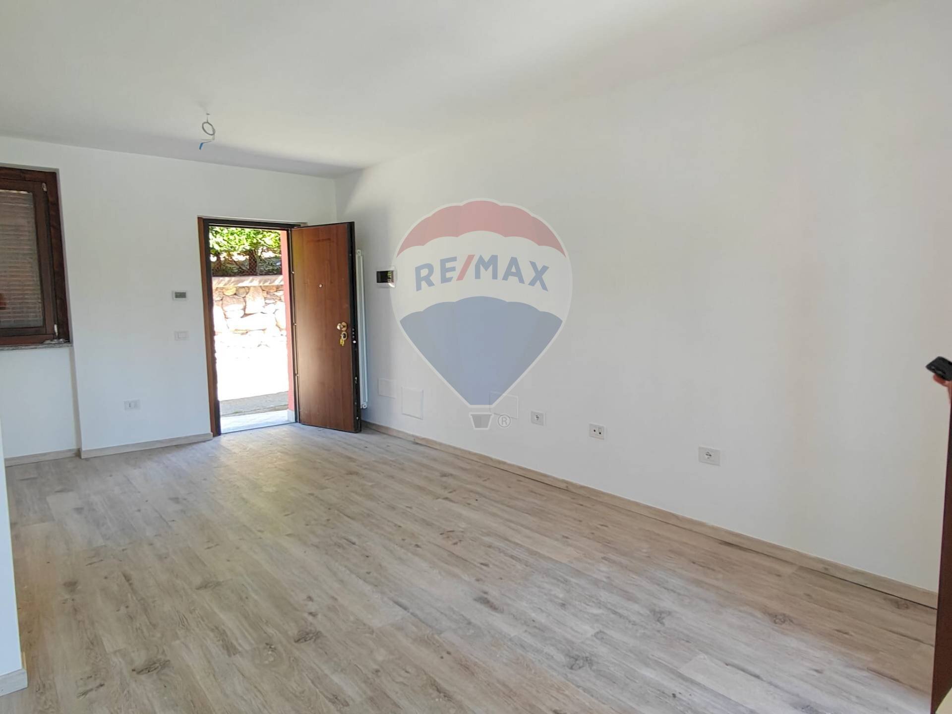 Stanza vuota - Villa a Schiera Via Cascine
 
10, Montegrino Valtravaglia - foto 3