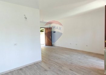 Stanza vuota - Villa a Schiera Via Cascine
 
10, Montegrino Valtravaglia - foto 2