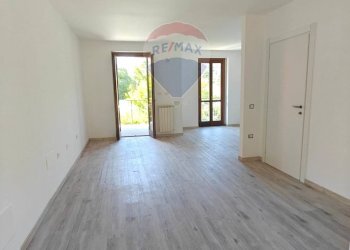 Stanza vuota - Villa a Schiera Via Cascine
 
10, Montegrino Valtravaglia - foto 4