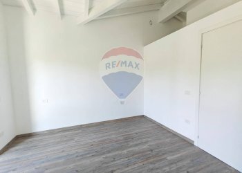 Stanza vuota - Villa a Schiera Via Cascine
 
10, Montegrino Valtravaglia - foto 7