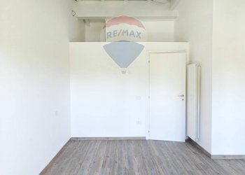 Stanza vuota - Villa a Schiera Via Cascine
 
10, Montegrino Valtravaglia - foto 8