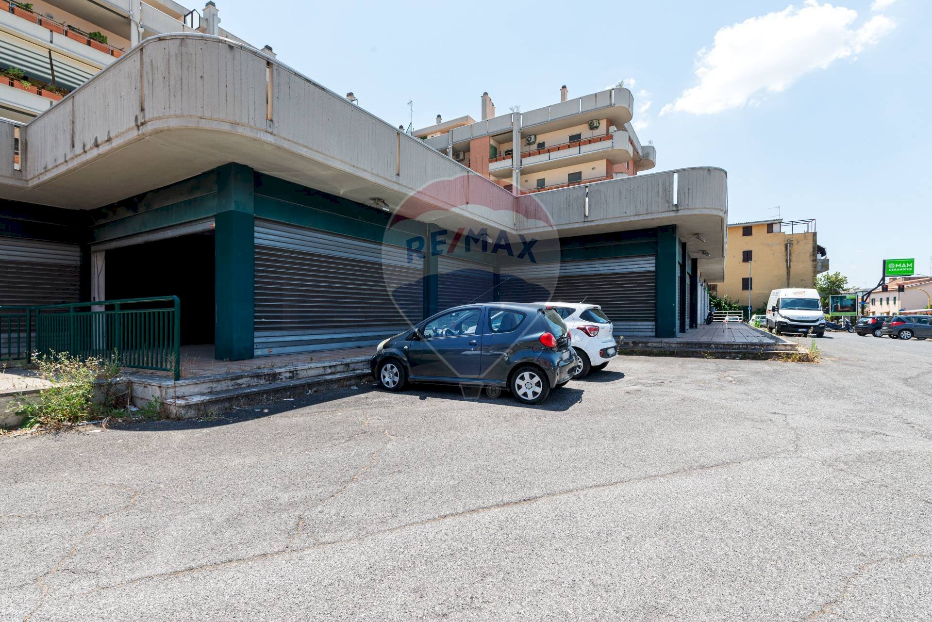 Edificio all\'aperto - Locale Commerciale Via Salaria
 
219 B, Monterotondo - foto 1