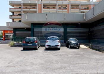 Edificio all\'aperto - Locale Commerciale Via Salaria
 
219, Monterotondo - foto 3