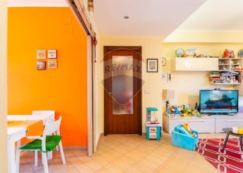 Sala da pranzo - Trilocale via Leonardo da Vinci
 
56 A, Acireale - foto 4