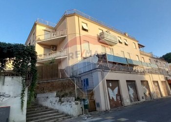 Edificio all\'aperto - Quadrilocale Via Ninfa
 
7, Anzio - foto 4