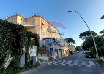 Edificio all\'aperto - Quadrilocale Via Ninfa
 
7, Anzio - foto 6